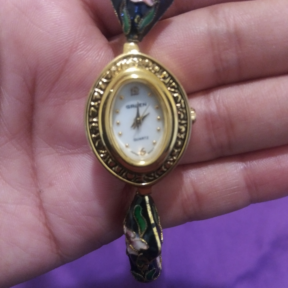 Watch - Picture 2 of 3